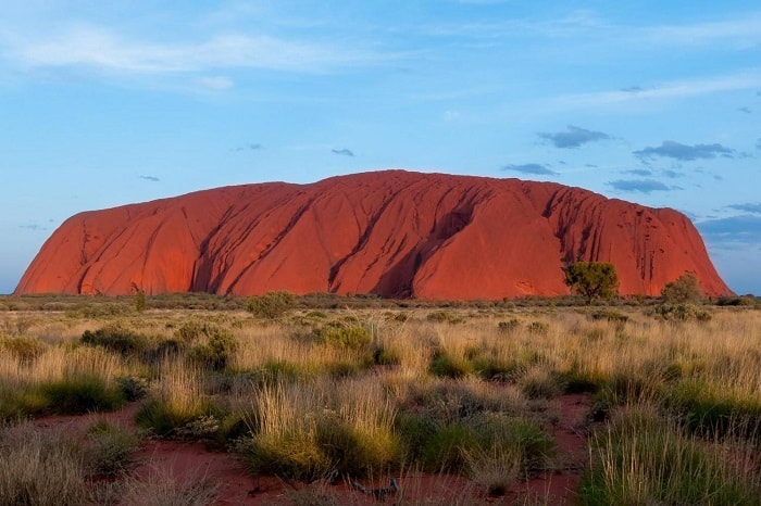''Uluru'' yani Ayers Kayası, Aborijinlerce kutsal sayılır ve manevi güçler taşıdığı düşünülür