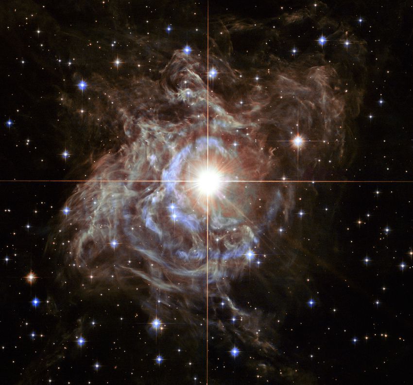 Nebula ve dev yıldız ışığı