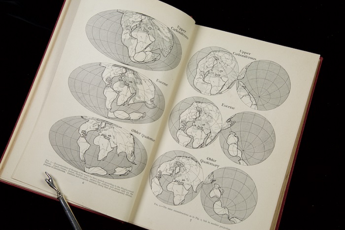 The Origin of Continents and Oceans / Alfred Wegener