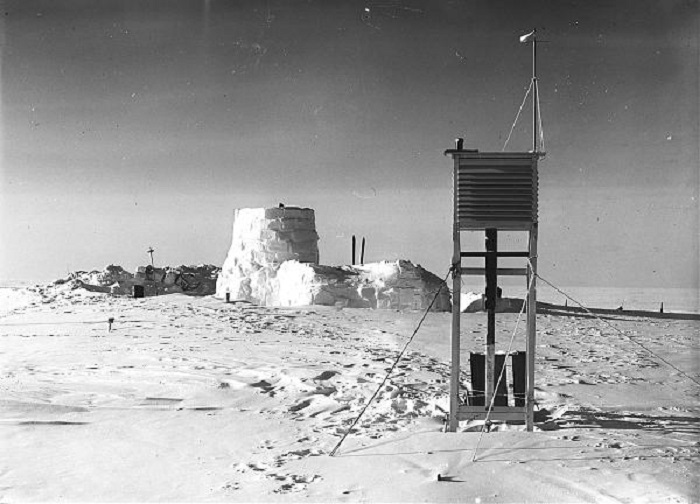 İstasyon, Alfred Wegener'ın seferinde (Temmuz 1930 - Ağustos 1931) buzun içine kazıldı / Kıtaların Kayma Teorisi