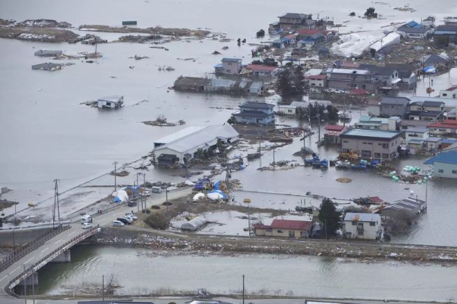 en yıkıcı tsunamiler tohoku japonya