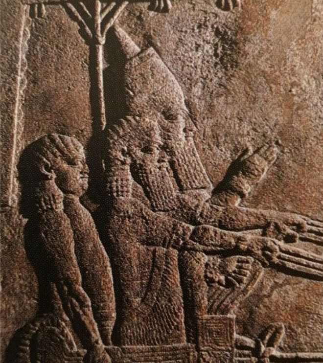 hammurabi kanunları  Asur'un korkulan kralı Sinahheriba arabasında gidiyor.