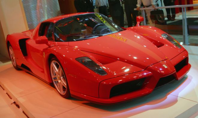 Ferrari kırmızı