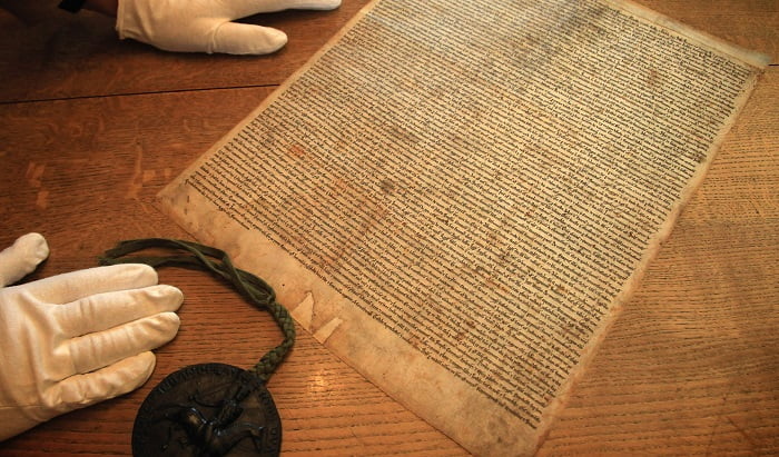 İngiltere arşivinde bulunan Magna Carta'nın 700 yıllık unutulmuş kopyası

