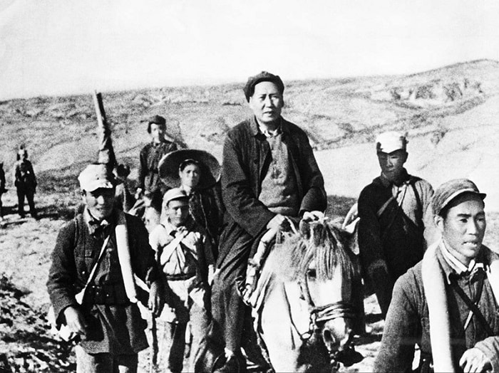 Mao, asileri Güney Çin'den, emniyette olacakları kuzeydeki Shaanxi eyaletine götürdü / Uzun Yürüyüş / Long March