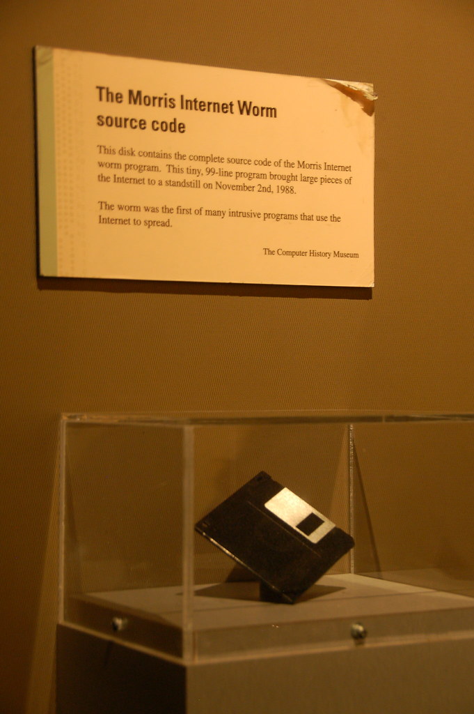 İnternet solucanı Morris'in kaynak kodu Bilgisayar Tarihi Müzesi'nde saklanıyor.