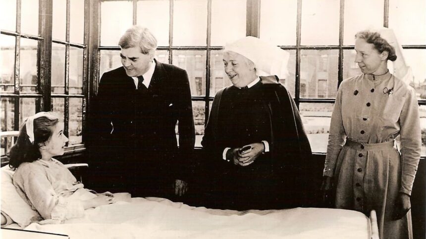 cropped Anenurin Bevan Minister of Health on the first day of the National Health Service 5 July 1948 at Park Hospital Davyhulme near Manchester 14465908720 min