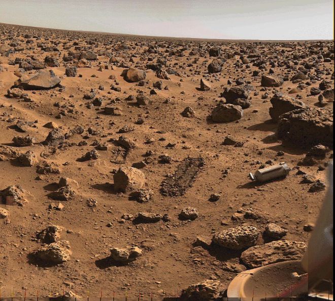 Viking 2'nin iniş alanından Mars'ın görüntüsü.