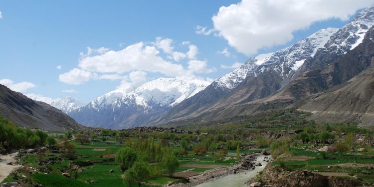 Afganistan'ın karlı sıradağları