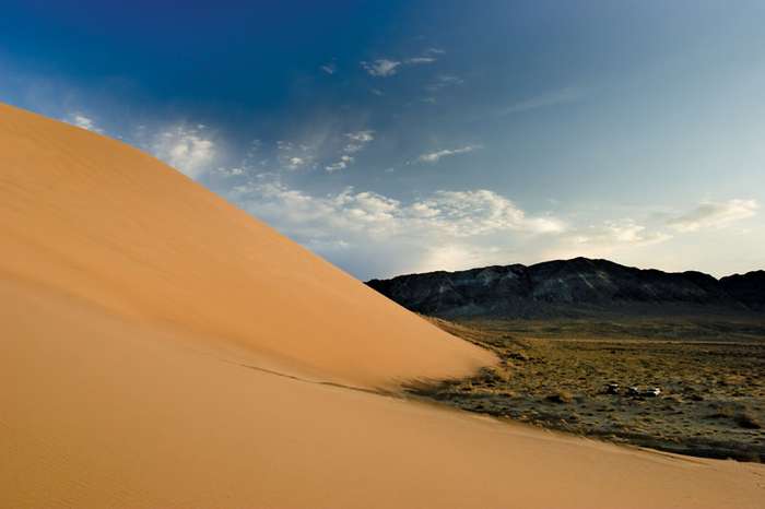 Altın Emel Ulusal Parkı'nda kum tepeleri, Kazakistan