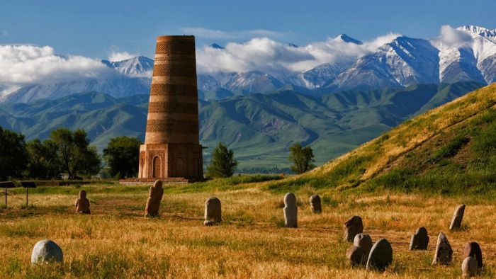 kırgızistan burana kulesi karahanlılar döneminde yapılan minare ve gözetleme kulesi