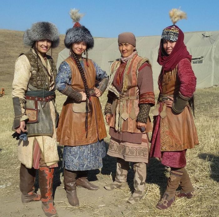 kazakistan milli türk kıyafeti