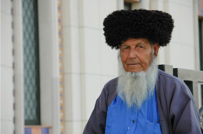 Türkmenler sıcak ve soğuktan koruyan Telpek şapkaları ile ayırt edilir