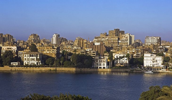 Kahire'nin Nil Nehri'ne bakan varlıklı yerleşkesi