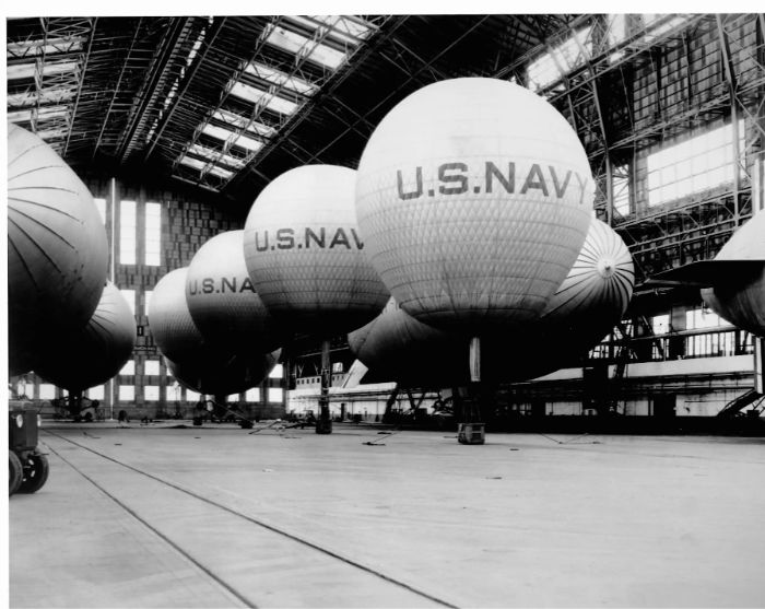 1940'da ABD hangarındaki askeri balonlar