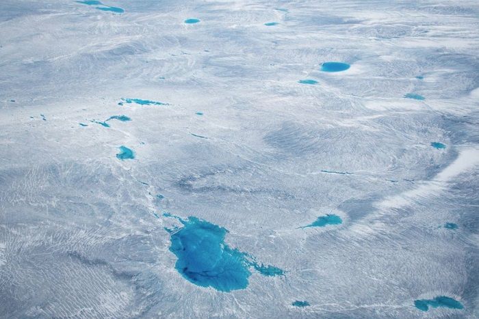 Grönland buzulu tahmin edilenden dört kat hızla eriyor.