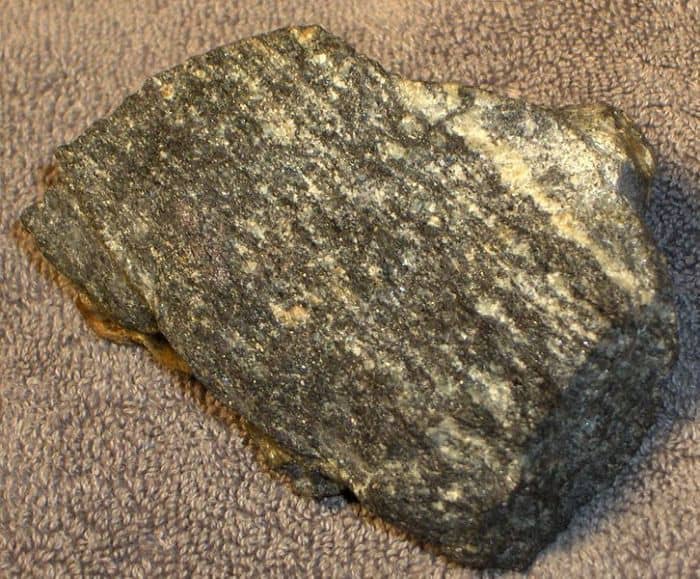 Dünyanın en eski kayası Acasta Gneisses gezegenimizin yaşına dair ipuçları verir.