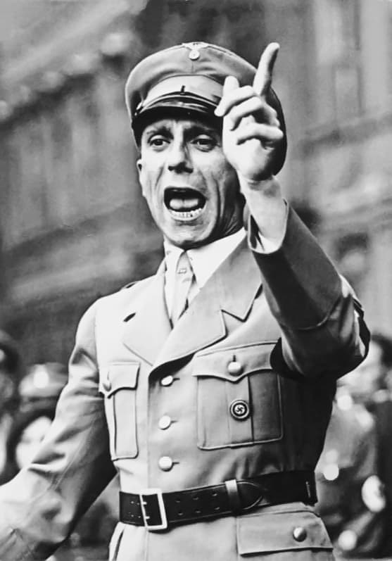 Nazi Almanyası Halkı Aydınlatma ve Propaganda Bakanlığı başkanı Joseph Goebbels.