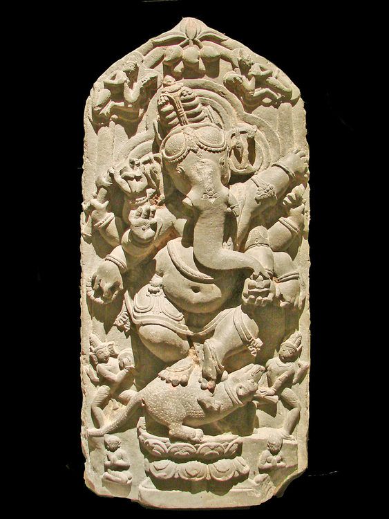 Kuzey Bengal'da bulunan 11. yüzyıla ait bir dans eden Ganesha dikili taşı