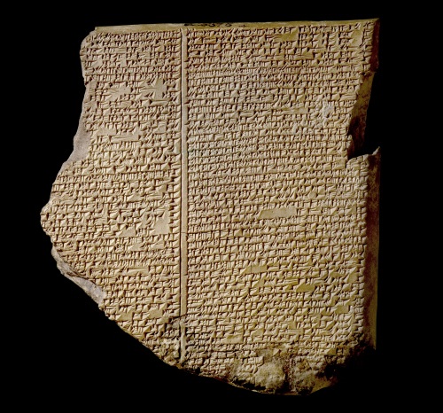 British Museum'daki bu çivi yazısı tablet, Gılgamış Destanı'nı oluşturan öykülerden 11. sidir. Kutsal Kitap'ta Nuh'un kurtulduğu tufana çok benzeyen bir tufanı anlatır