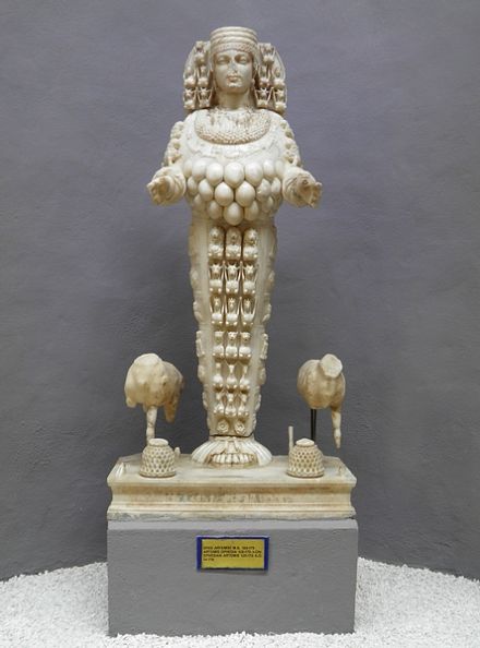 Doğu sanatından eserler görülen Efesli Artemis heykeli