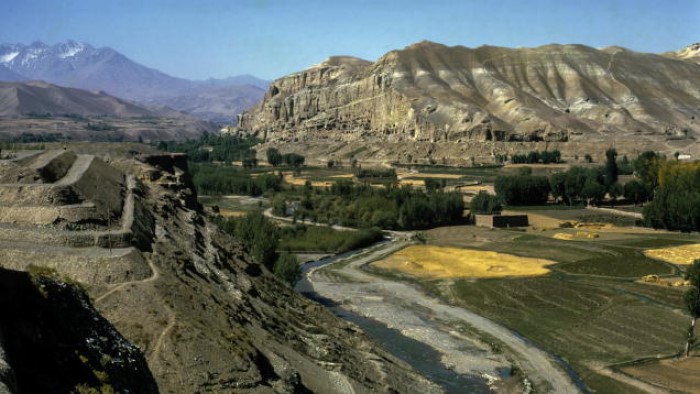 Afganistan dünyanın en büyük Lapis Lazuli yataklarına ve de değerli taşın en iyi rengine sahip. 