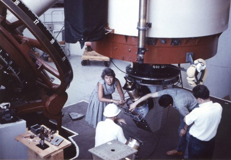 Karanlık maddenin öncüsü Vera Rubin (1928-2016). Lowell Gözlemevi'nde çekilen bu görüntü 1965'ten. 