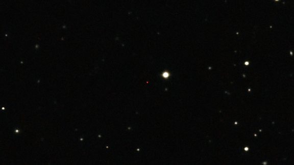 2012 yılında 13 milyar ışık yılı uzaklıkta bir kuasarın yakınında antik bir gaz bulutu keşfedildi. Fotoğrafın merkezinde soluk kırmızı nokta olarak görünüyor.