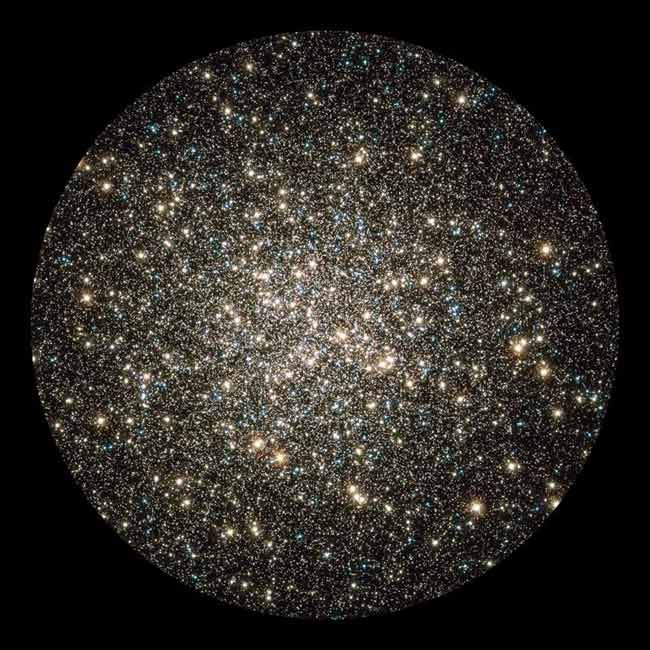 Hubble, M13 küresel kümesi içinde hareket eden yüz binlerce yıldızın anlık görüntüsünü yakalar.