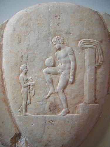 Antik Yunanistan'da futbol oyunu Episkiros.