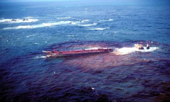 Atlantic Empress petrol sızıntısı
