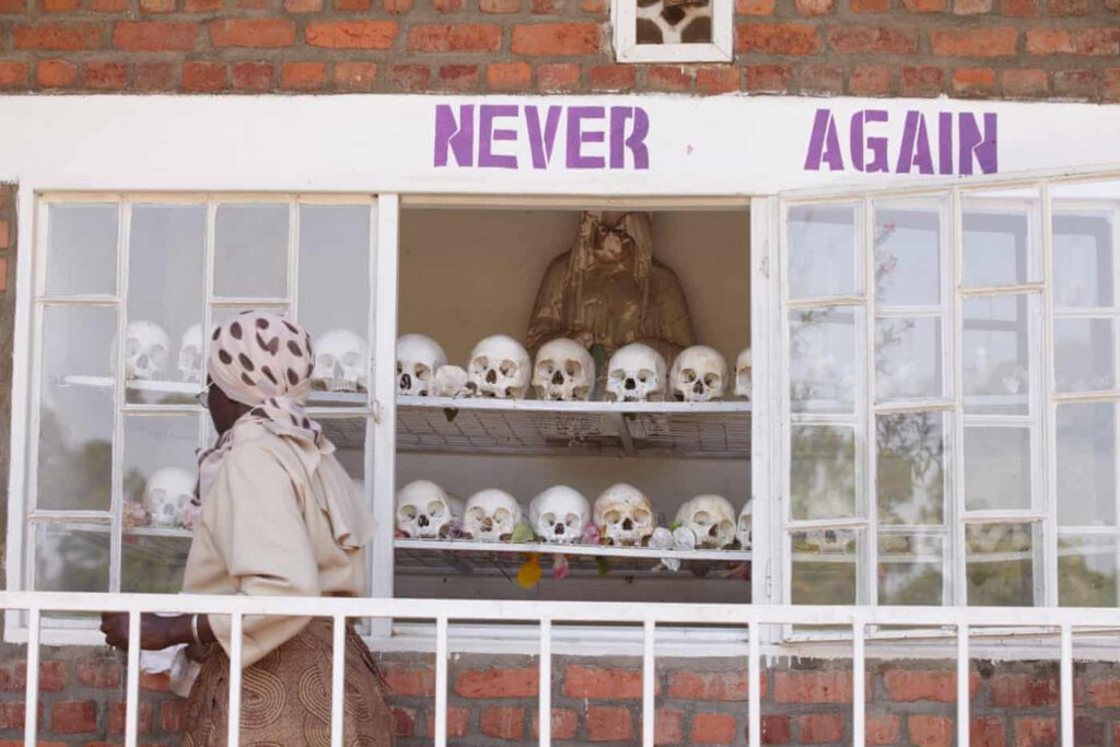 Kibuye'de öldürülen 11.000'den fazla Tutsili erkek, kadın ve çocuğun anısına hazırlanan bir anıt.