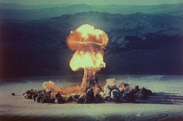 ABD tarafından 1957'de Nevada'da patlatılan birçok nükleer bombadan biri: Operation Plumbbob.