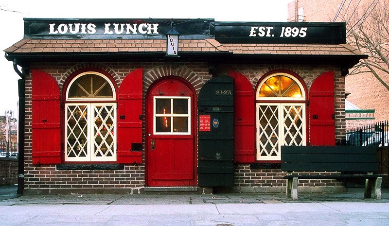 Hamburger servis ettiği bilinen ilk restoran Louis' Lunch 1895'te ABD'de kuruldu.