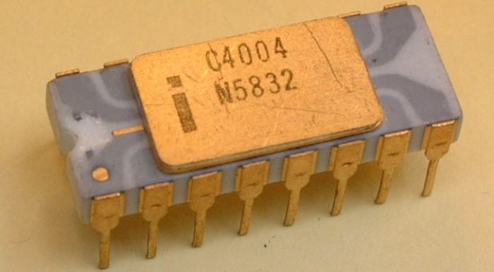 Tırnak büyüklüğündeki Intel 4004 mikroişlemci, oda büyüklüğündeki ENIAC bilgisayar kadar güçlüydü.