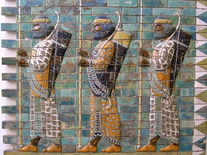 I. Darius'un Şuşa'daki sarayındaki Pers okçular. 