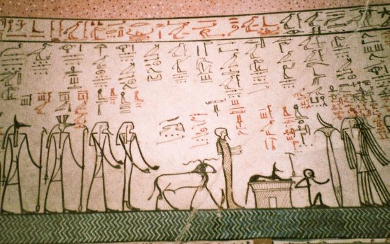 Krallar Vadisi'ndeki III. Thutmose KV34 mezarının duvarındaki Amduat'tan bir manzara.