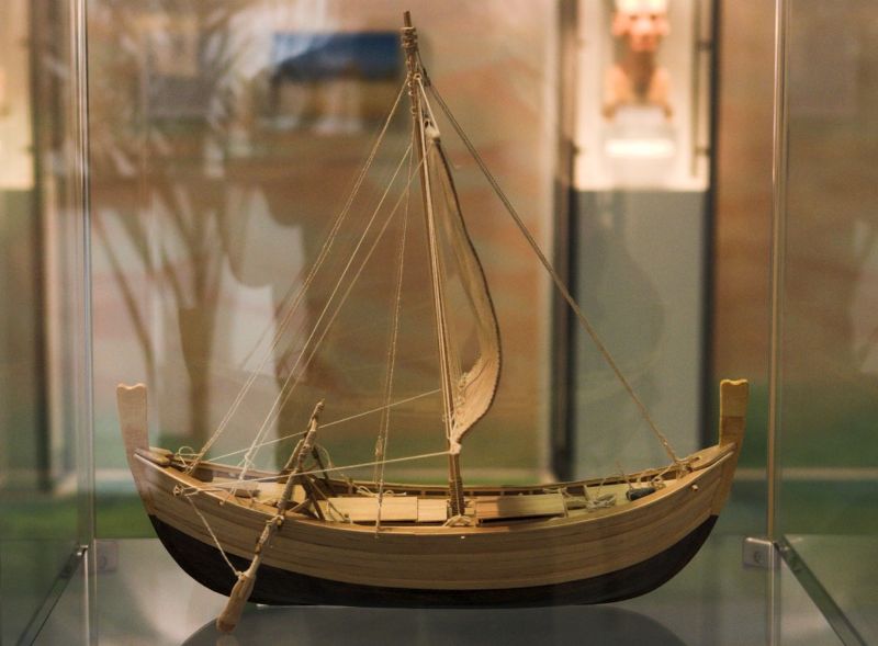 MÖ 1330-1300 yılları arasında Kaş (veya Likya) açıklarında batan Tunç Çağı gemisi Uluburun'un yeniden oluşturulmuş maketi
