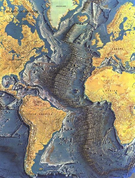 Atlas Okyanusu'nun tabanını gösteren haritada Atlantik Ortası Sırtı görülüyor.