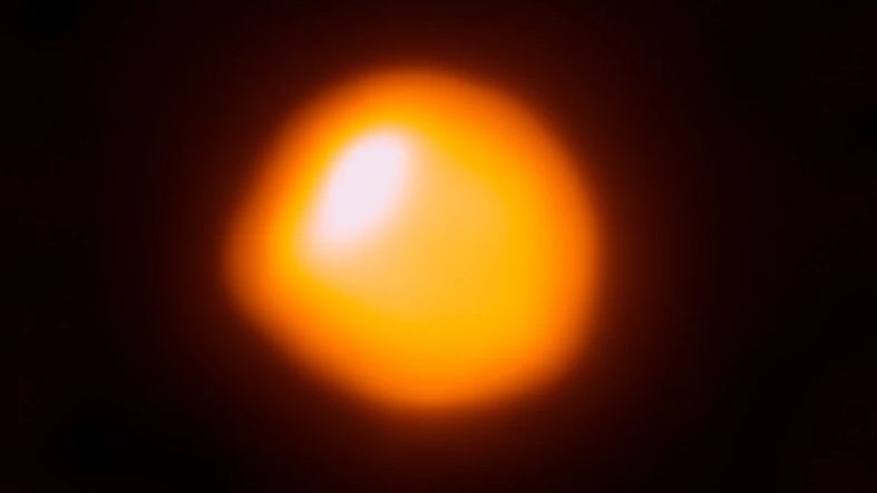 Şili'deki ALMA gözlemevi tarafından Dünya'dan görüldüğü şekliyle Betelgeuse yıldızı.