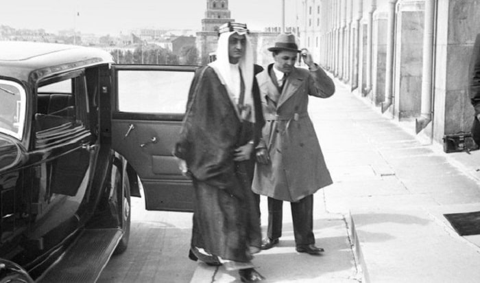 1932'de Karim Khakimov, Moskova'da Prens Faysal'a eşlik ederken