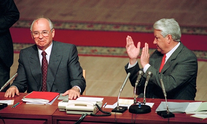 Boris Yeltsin (sağda) bağımsız bir Rusya yaratmak istedi ()
