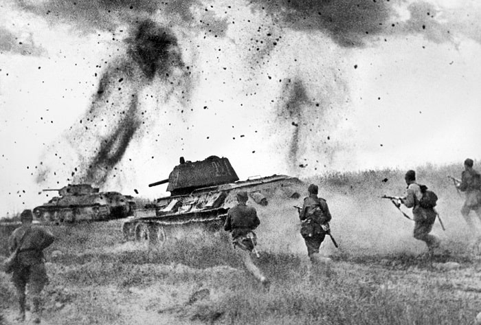 Kursk Muharebesi sırasında Sovyet 5. Muhafız Tank Ordusunun saldırısı.
