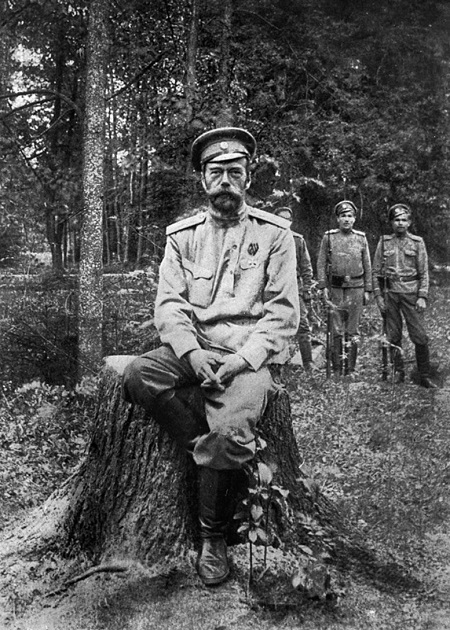 Nicholas Romanov, 1917 yazında Tsarskoe Selo'da tahttan indirildikten sonra