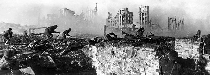 Stalingrad'daki Sovyet piyadeleri.
