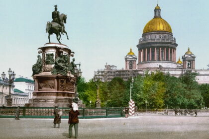 The_monument_to_Nicholas_I_on_St_Isaacs_Square_1890-1900-min.jpg