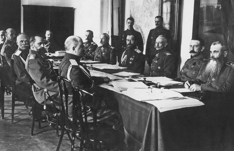 Nicholas II, Mogilev'deki Rus İmparatorluk Ordusu Komutanlığı Karargahında, 1916
