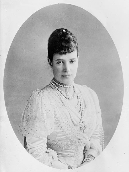Rusya'nın Dowager İmparatoriçesi Maria Feodorovna, 1911. Alexandra'nın küçük kız kardeşi, Birleşik Krallık Kralı VII. Edward'ın Kraliçe Eşi,Danimarkalı Dagmar (1847-1928), 9 Kasım 1866'da gelecekteki Çar Alexander III ile evlendi