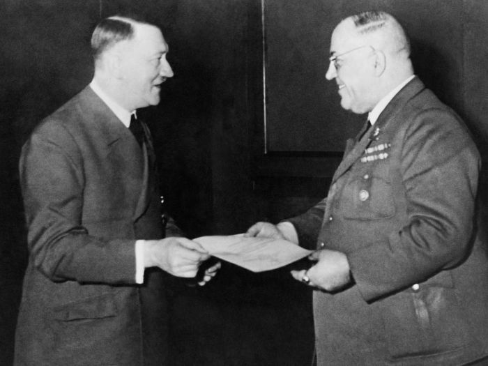 Hitler ve Theodor Morell.