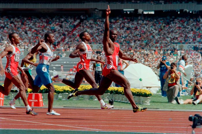 Ben Johnson, 24 Eylül 1988'de Seul Olimpiyat Stadı'nda 9,79 saniyelik dünya rekoru ile 100 metre Olimpiyat finalini kazandı.